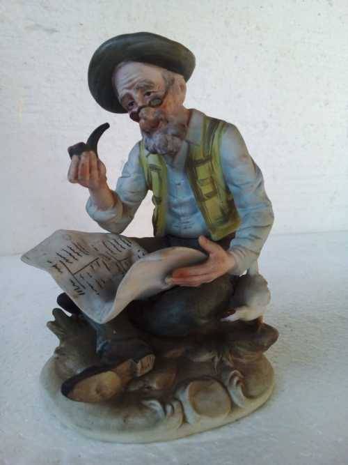 VINTAGE Man Sitting on a Rock,Reading and Smoking His Pipe - 17cm Height and 12.5 cm in Breadth