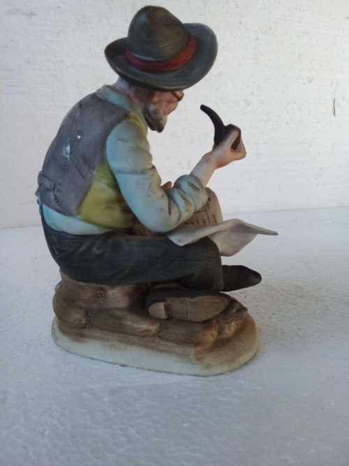 VINTAGE Man Sitting on a Rock,Reading and Smoking His Pipe - 17cm Height and 12.5 cm in Breadth