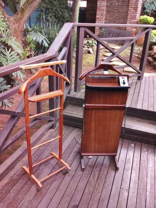 VINTAGE 2 X BUTLER STANDS - 1 X ENGLAND MAKE WITH PRESS/IRON - 1 X OAK BUTLER Compact - 100% WORKING