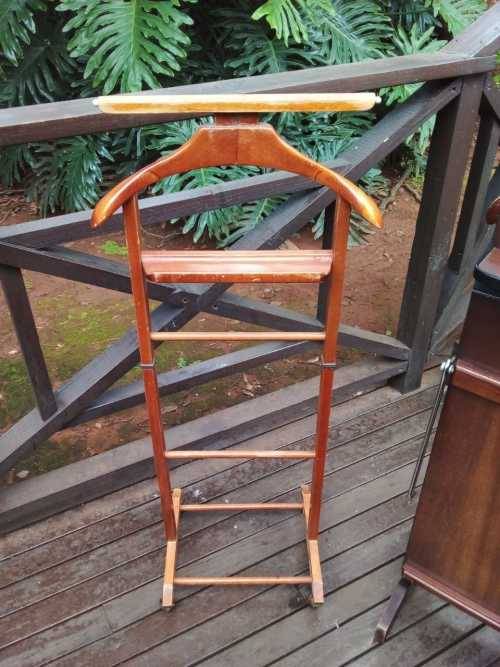 VINTAGE 2 X BUTLER STANDS - 1 X ENGLAND MAKE WITH PRESS/IRON - 1 X OAK BUTLER Compact - 100% WORKING