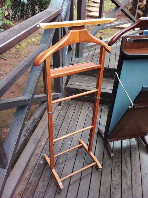 VINTAGE 2 X BUTLER STANDS - 1 X ENGLAND MAKE WITH PRESS/IRON - 1 X OAK BUTLER Compact - 100% WORKING