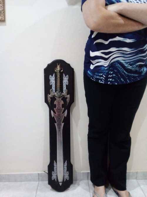 BEAUTIFUL DISPLAY SWORD ON WOODEN DISPLAY - SWORD IS 87 CM LONG - METAL BLADE - AMAZING CONDITION