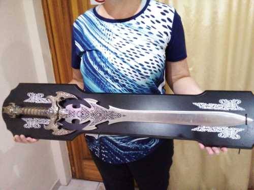 BEAUTIFUL DISPLAY SWORD ON WOODEN DISPLAY - SWORD IS 87 CM LONG - METAL BLADE - AMAZING CONDITION