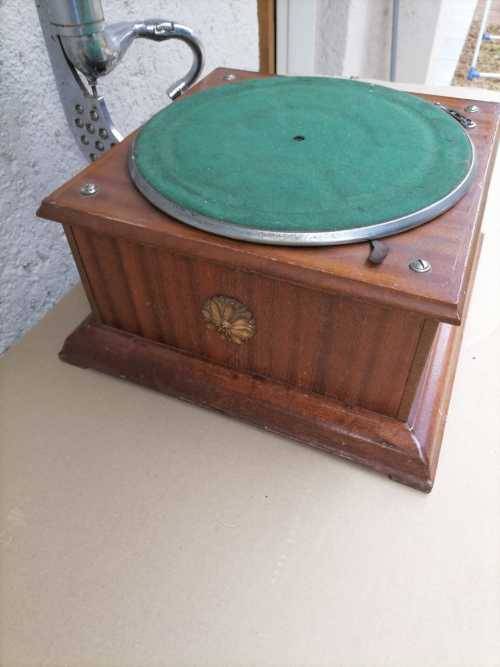 ANTIQUE GRAMAPHONE FOR SPARES OR REPAIR`S