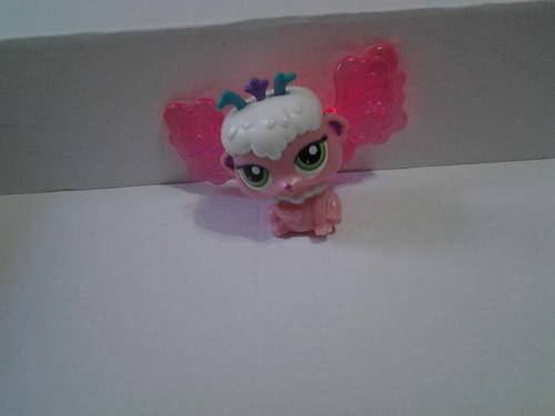 Little pet shop dog with wings that light up