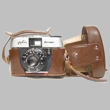 Ferrania ZeplinCamera with a Regula-Cassar 1:,8/45 Lens complete with its Leather Case and Strap.
