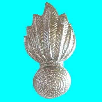 Artillery Gilding Metal Collar Badge - Also Worn As Beret Badge - Pins Intact.