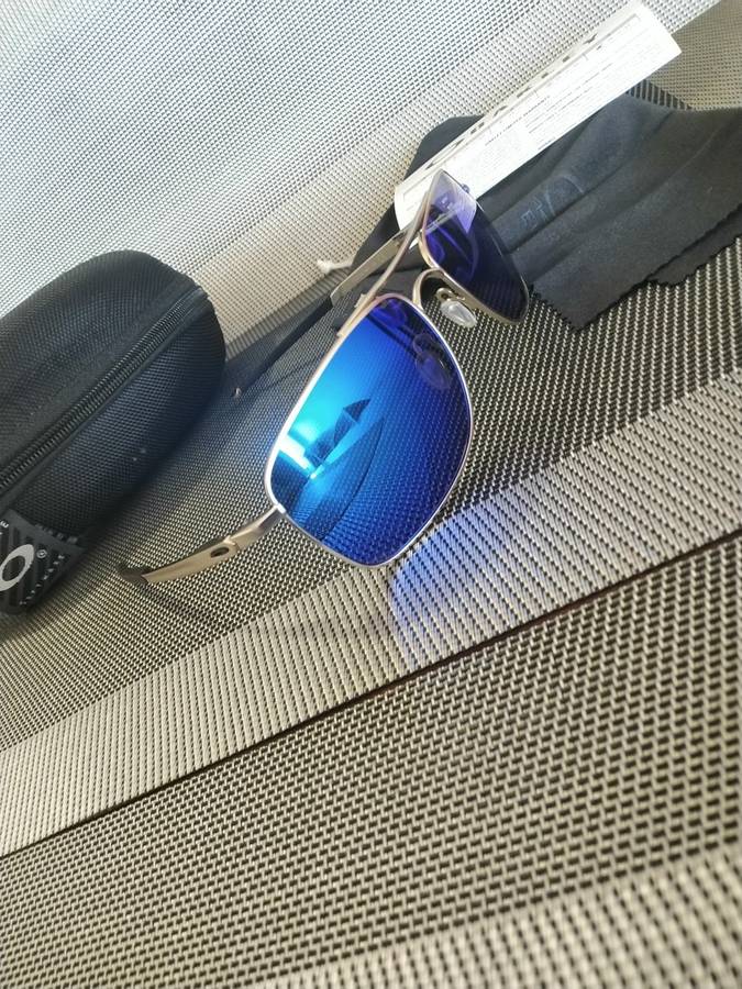 OAKLEY SUNGLASSES! GAUGE 8, BRAND NEW!