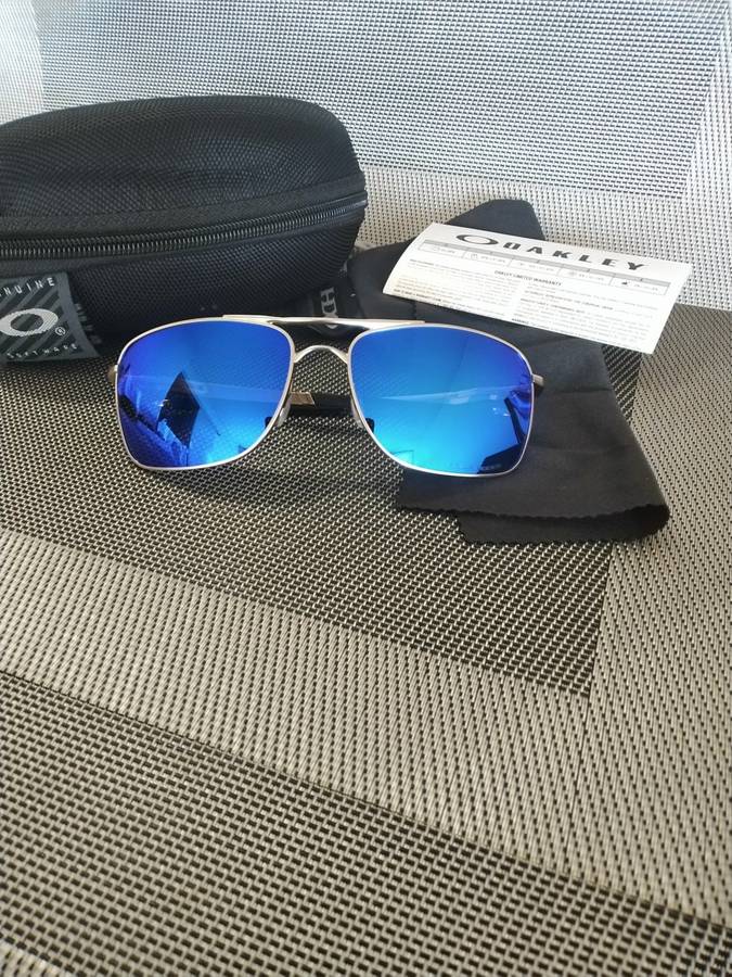 OAKLEY SUNGLASSES! GAUGE 8, BRAND NEW!