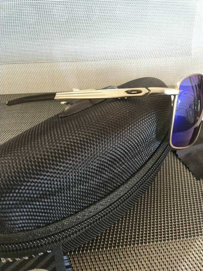 OAKLEY SUNGLASSES! GAUGE 8, BRAND NEW!