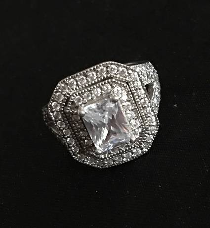 Gorgeous Sim Diamonds Set in Genuine Solid  925 Sterling Silver Ring