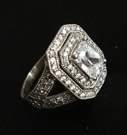 Gorgeous Sim Diamonds Set in Genuine Solid  925 Sterling Silver Ring