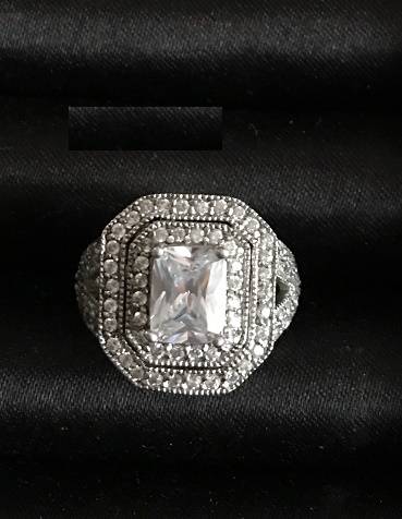 Gorgeous Sim Diamonds Set in Genuine Solid  925 Sterling Silver Ring