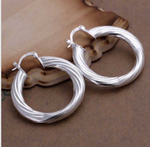 **** AWESOME MOLDED EARRINGS ****