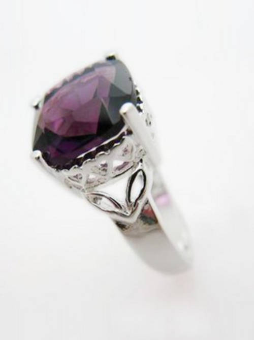 @@@@ BRILLIANT PURPLE CZ SET IN .925 STERLING SILVER @@@@
