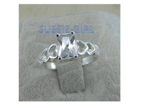 MAGNIFICENT AND STUNNING .925 STERLING SILVER CZ RING