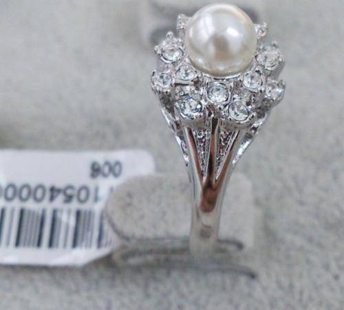 AWESOME AND ELEGANT IMITATION PEARL SET IN 18KGP PLATINUM RING SIZE ## 8