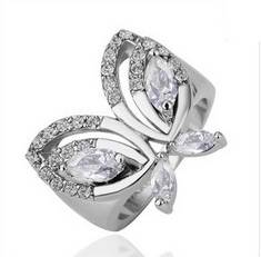 PRETTY, SEXY AND SASSY 18KGP GOLD DIAMOND SIMULATED DRESS RING