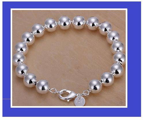 ELEGANT AND O-SO-STYLISH PEARLS BRACELET