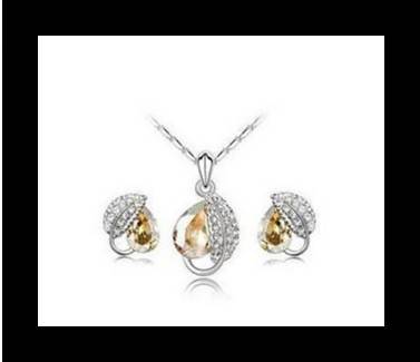 GORGEOUS AUSTRIAN CRYSTAL PENDANT AND EARRING SET
