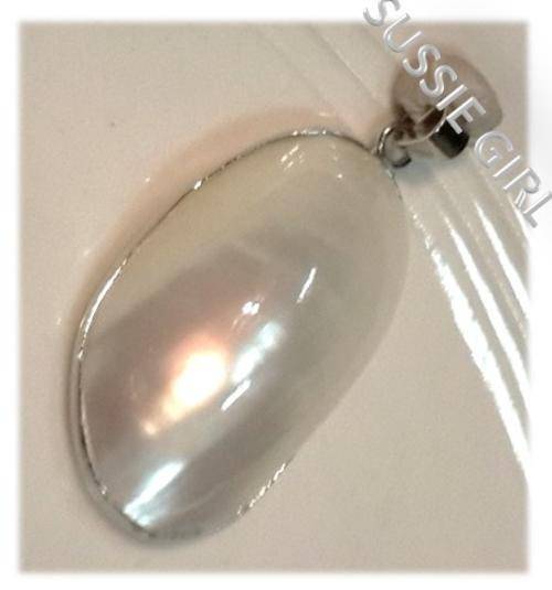 Fascinating Man Made Tahitian Pearl Shell Pendants With Matching 925 Sterling Silver Necklace