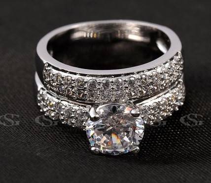 @@ Elegant @@ 18ct Platinum Rolled  Gold  with Simulated Diamonds # Size 7