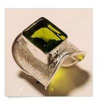 925 Silver Faceted Green Peridot Ring -- Size 8 --
