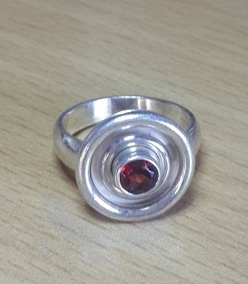 Awesome Garnet Set in Genuine Solid 925 Sterling Silver Ring - Size 7 --