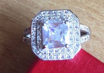 Adorable Simulated White Diamond Gemstone Set in 925 Sterling Silver Engagement Filled  Ring