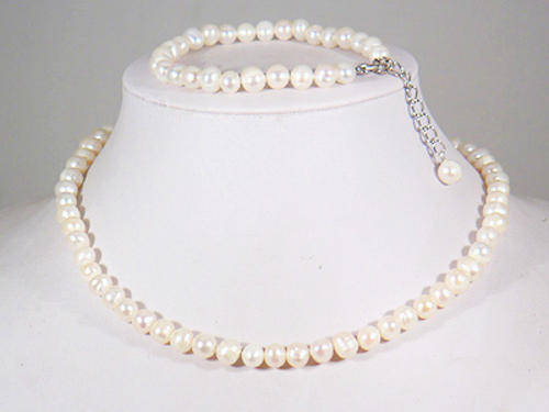 GENUINE FRESHWATER WHITE PEARL NECKLACE AND BRACELET!!