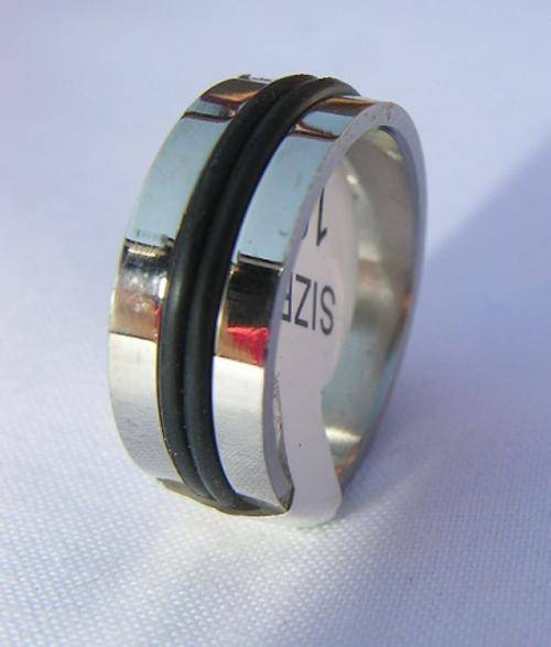 Comfortable Stainless Steel Rings with 2 Rubber Bands