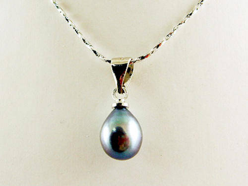 GENUINE BLACK FRESHWATER PEARL PENDANT & NECKLACE