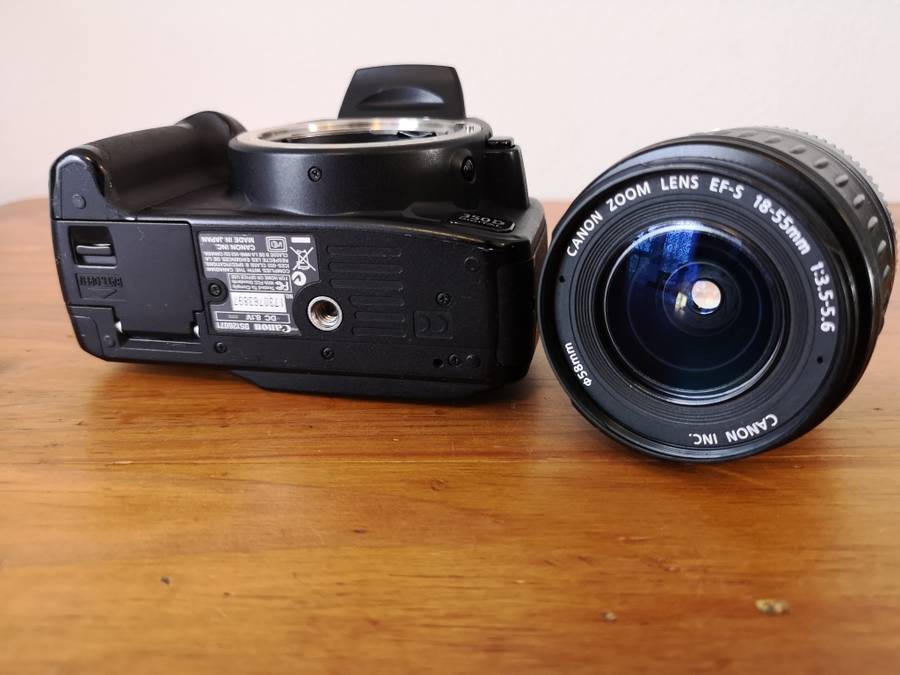 Canon 350D **No battery, untested**