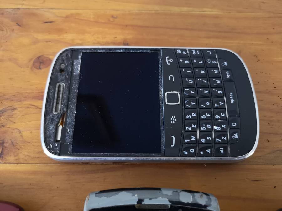 Blackberry phones lot *please read description*