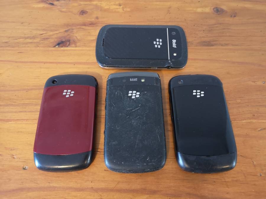 Blackberry phones lot *please read description*