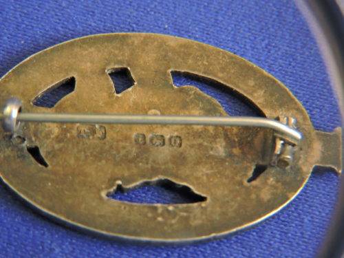 Military War Service Australia Badge 1918 with Hallmarks for silver