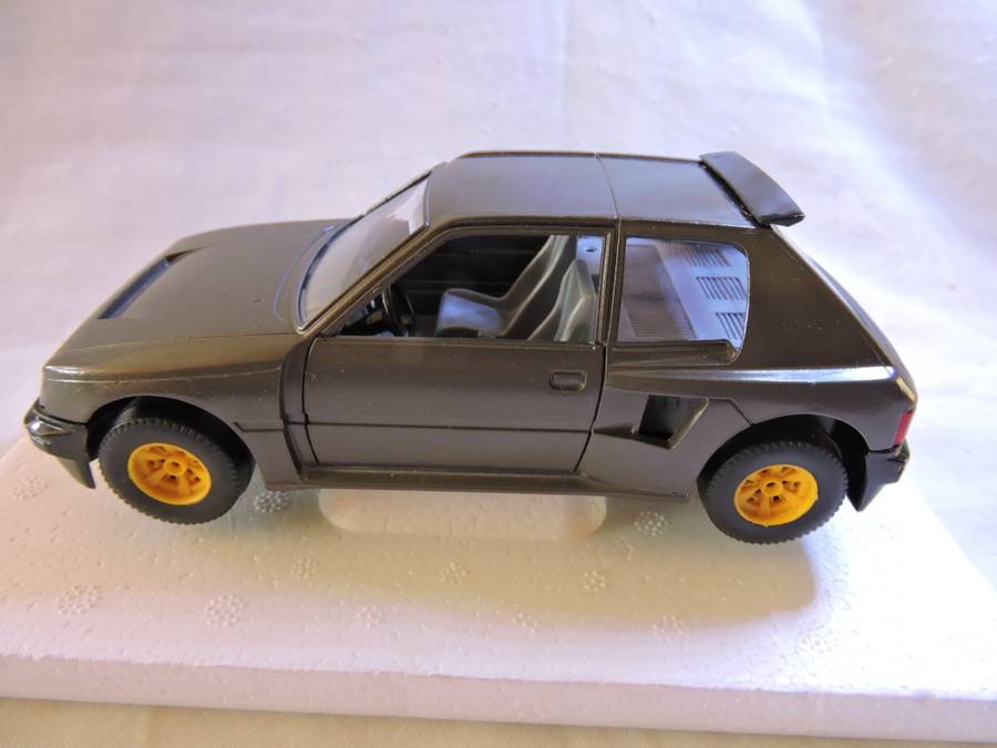 Bburago Peugeot 205 Turbo in Box ( Charcoal ) Rare Model