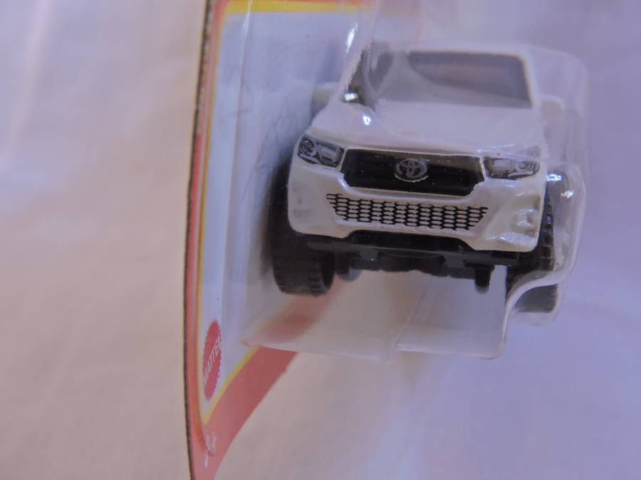 Matchbox TOYOTA Hilux Double Cab Bakkie ( White ) Like Hot Wheels