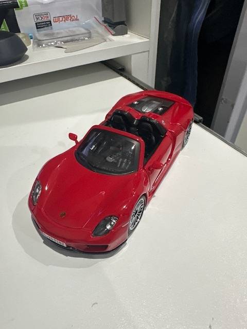 Bburago 1:24 scale Porsche 918 Spyder