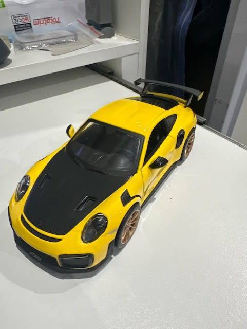 Maisto 1:24 2018 Porsche 911 GT2 RS