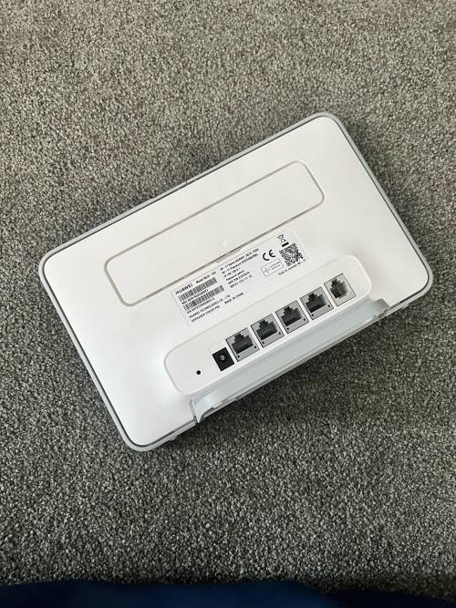 HUAWEI 4G Router 3 Pro LTE 300 Mbps | Dual-Band Wi-Fi Auto-Selection | Plug and Play