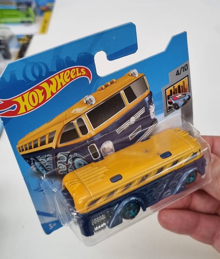 Hot Wheels Surfin School Bus