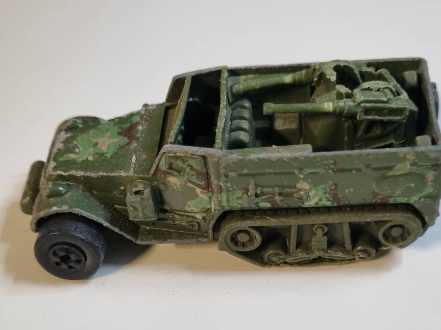 Hot Wheels Vintage 1981 Camouflage Military Green Gun Bucker Army