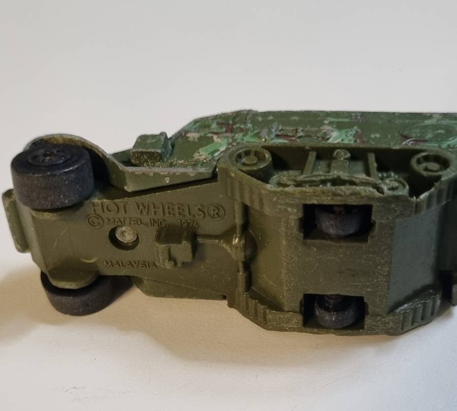 Hot Wheels Vintage 1981 Camouflage Military Green Gun Bucker Army