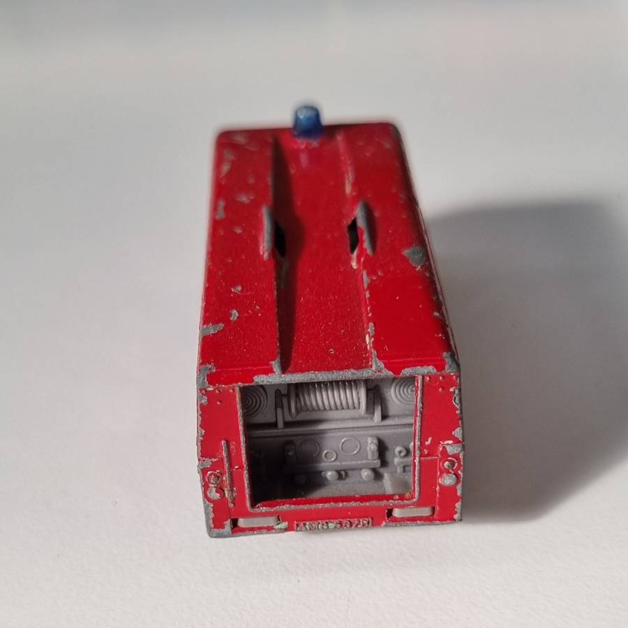 Matchbox Lesney 57C LAND ROVER FIRE ENGINE