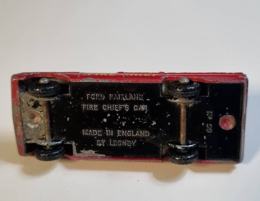 Matchbox Lesney 59B FORD FAIRLANE FIRE CHIEF'S CAR