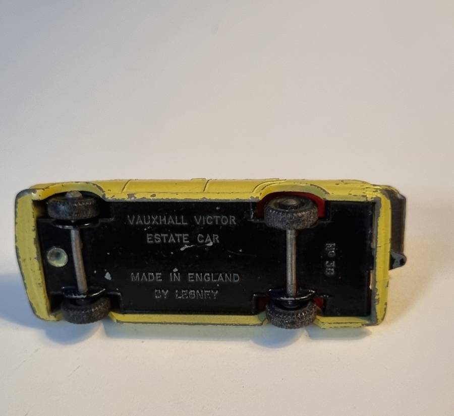 Matchbox Lesney 38B Vauxhall Victor Estate Car