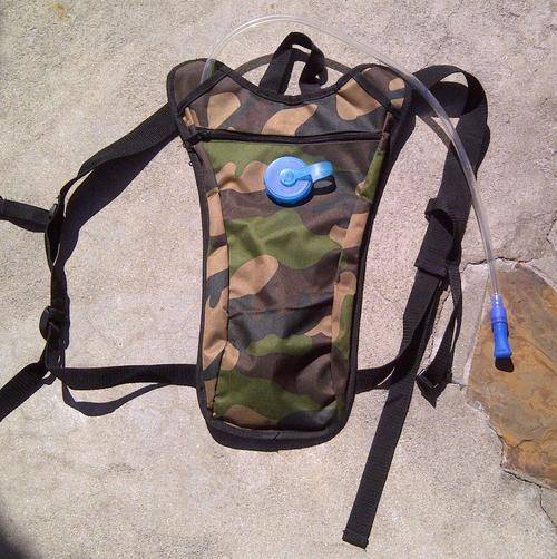 Hydration Pack - Bladder 1.5L -Woodland Camo -  Paintball/hiking/mountain biking/canoeing etc