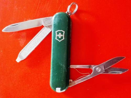 Victorinox - 58mm - Swiss Army Knife - (Classic SD) with green scales
