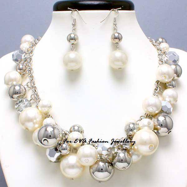 LADIES PEARL FASHION NECKLACE